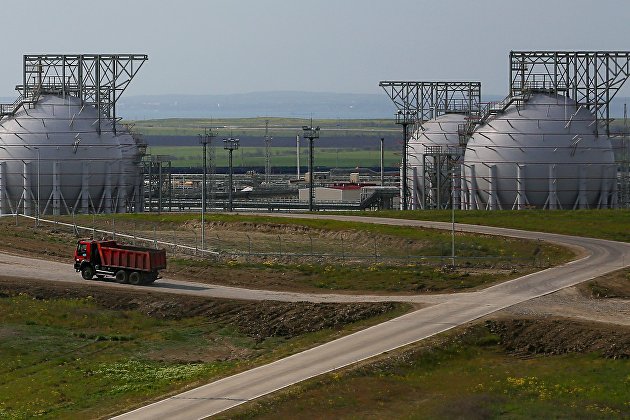 Емкости для хранения сжиженного газа на территории Таманского терминала навалочных грузов